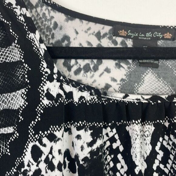 Suzie In The City Women's Snake-Print Square Neck Lettuce-Edge Blouse Black 1X - Picture 4 of 7